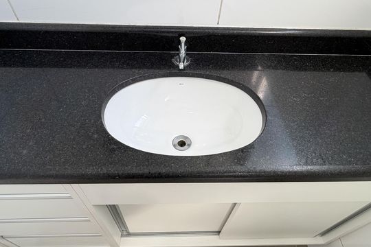 Banheiro da Suíte de apartamento para alugar com 1 quarto, 50m² em José Menino, Santos