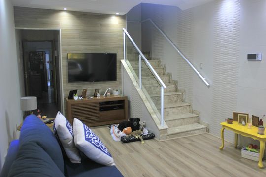 Casa à venda com 3 quartos, 223m² em Vila Adelaide Perella, Guarulhos