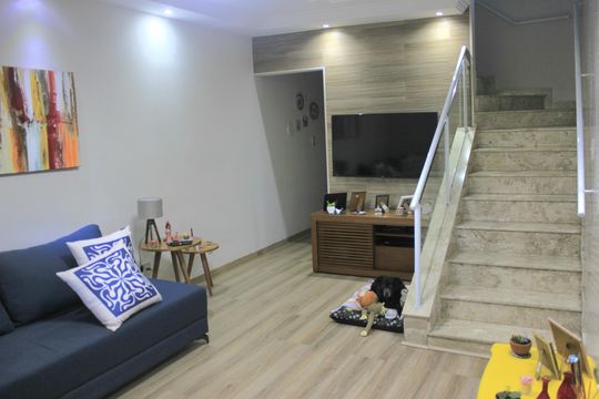 Sala  de casa à venda com 3 quartos, 223m² em Vila Adelaide Perella, Guarulhos