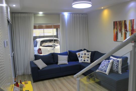 Sala  de casa à venda com 3 quartos, 223m² em Vila Adelaide Perella, Guarulhos