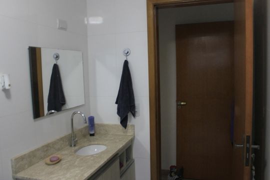 Banheiro 1 de casa à venda com 3 quartos, 223m² em Vila Adelaide Perella, Guarulhos