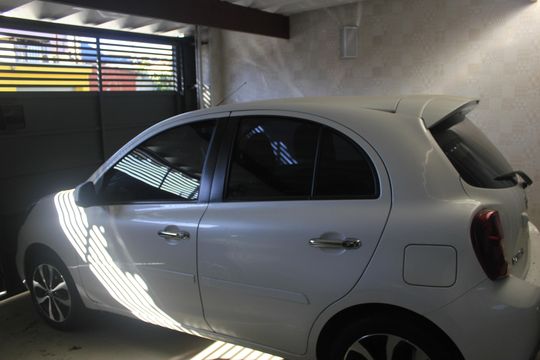 Garagem  de casa à venda com 3 quartos, 223m² em Vila Adelaide Perella, Guarulhos