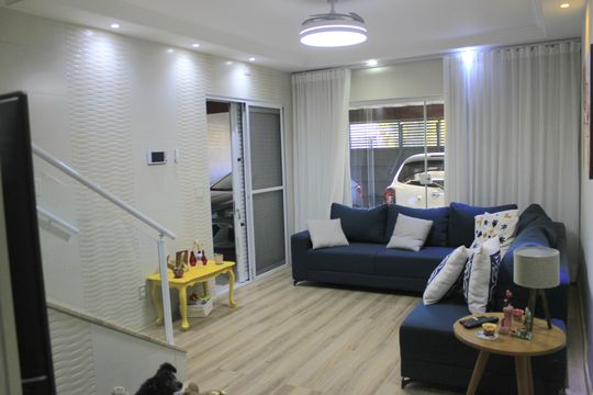 Sala  de casa à venda com 3 quartos, 223m² em Vila Adelaide Perella, Guarulhos
