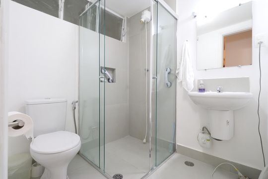 Banheiro de apartamento à venda com 1 quarto, 70m² em Vila Romana, São Paulo