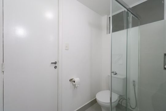 Banheiro de apartamento à venda com 1 quarto, 70m² em Vila Romana, São Paulo