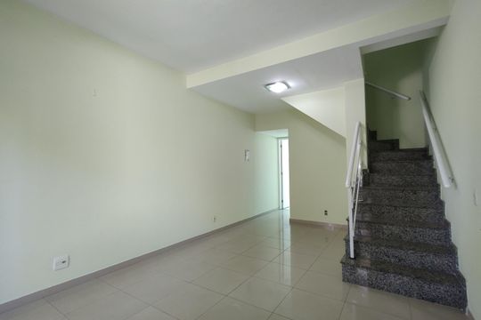 Sala de casa para alugar com 3 quartos, 106m² em Pechincha, Rio de Janeiro