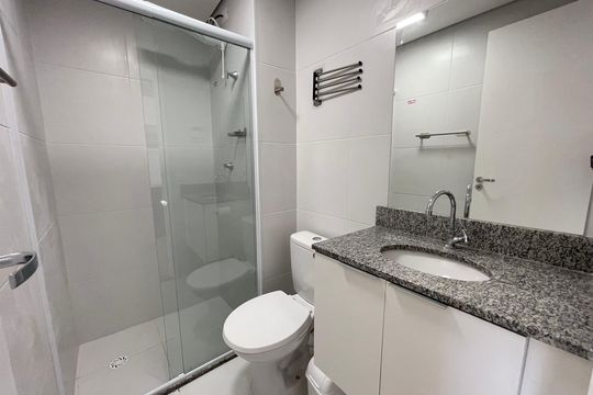 Banheiro de kitnet/studio para alugar com 1 quarto, 25m² em Butantã, São Paulo