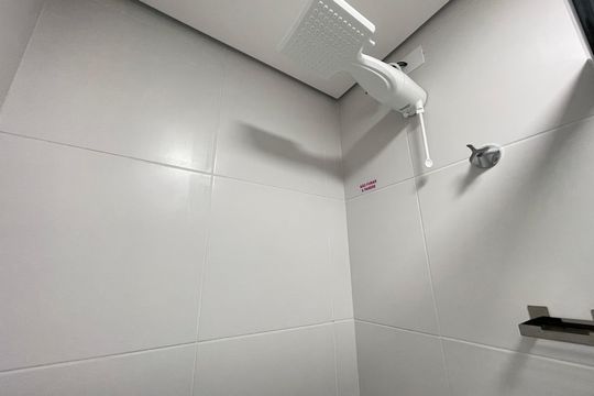 Banheiro de kitnet/studio para alugar com 1 quarto, 25m² em Butantã, São Paulo
