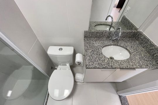 Banheiro de kitnet/studio para alugar com 1 quarto, 25m² em Butantã, São Paulo