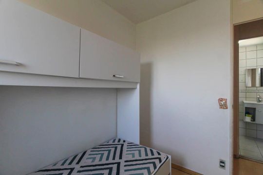 Quarto 2 de apartamento para alugar com 2 quartos, 44m² em Jardim Santa Teresinha, São Paulo