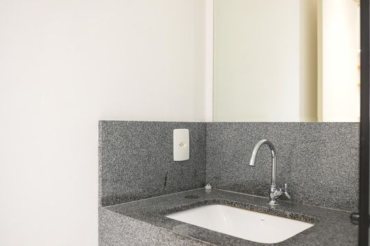Banheiro de kitnet/studio à venda com 1 quarto, 33m² em Vila Nair, São Paulo