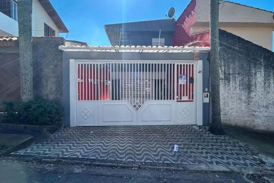 Fachada de casa para alugar com 3 quartos, 120m² em Vila Marari, São Paulo