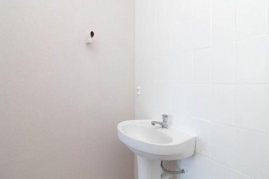 Banheiro de apartamento para alugar com 1 quarto, 36m² em Ipanema, Porto Alegre