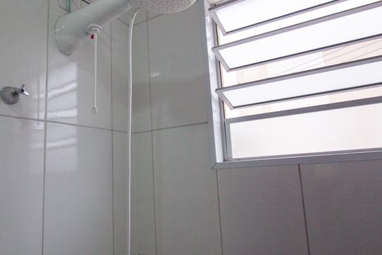 Banheiro de apartamento para alugar com 2 quartos, 43m² em Jardim Maria Eugenia, Sorocaba