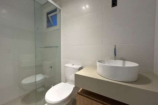 Banheiro social de apartamento para alugar com 3 quartos, 169m² em Campeche, Florianópolis