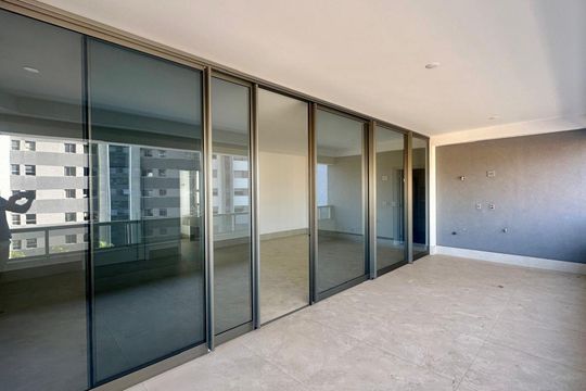 Varanda de apartamento à venda com 4 quartos, 208m² em Vila das Flores, Nova Lima