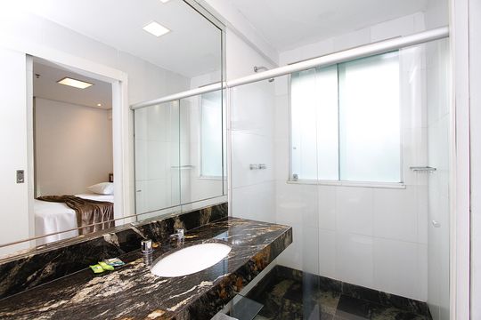 Banheiro de kitnet/studio à venda com 1 quarto, 29m² em Buritis, Belo Horizonte