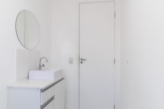 Banheiro de apartamento para alugar com 2 quartos, 44m² em Jardim Helian, São Paulo