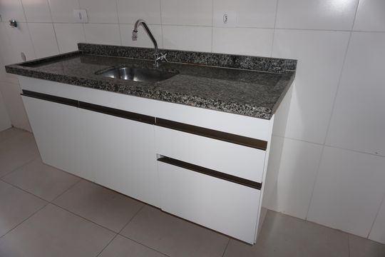 Cozinha de apartamento para alugar com 2 quartos, 55m² em Jardim Elizabete, Embu das Artes