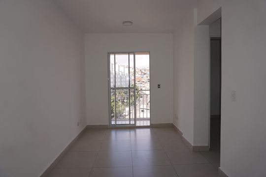 Apartamento para alugar com 2 quartos, 55m² em Jardim Elizabete, Embu das Artes