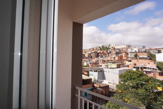 Varanda de apartamento para alugar com 2 quartos, 55m² em Jardim Elizabete, Embu das Artes