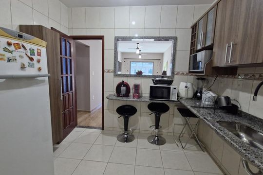 Cozinha de casa de condomínio para alugar com 3 quartos, 130m² em Palmeiras, Cabo Frio