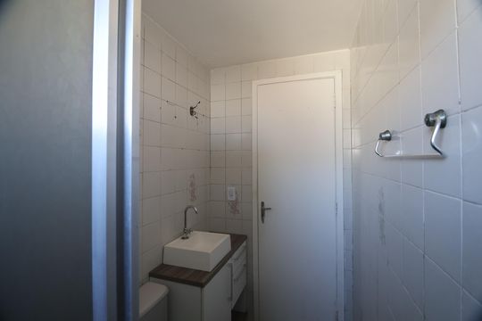 Banheiro da Suíte de apartamento para alugar com 1 quarto, 45m² em Vila Cachoeirinha, Cachoeirinha