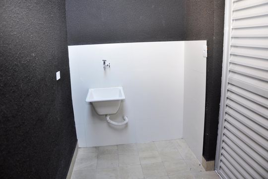 Detalhe - Varanda e Área de Serviço de apartamento para alugar com 1 quarto, 25m² em Vila Zat, São Paulo