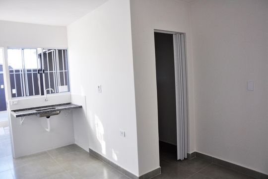 Detalhe - Sala e Cozinha de apartamento para alugar com 1 quarto, 37m² em Vila Zat, São Paulo
