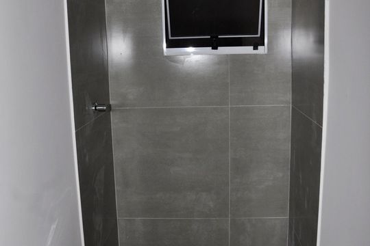 Detalhe - Banheiro Social de apartamento para alugar com 1 quarto, 37m² em Vila Zat, São Paulo