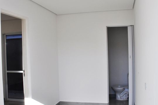 Detalhe - Sala e Cozinha de apartamento para alugar com 1 quarto, 27m² em Vila Zat, São Paulo