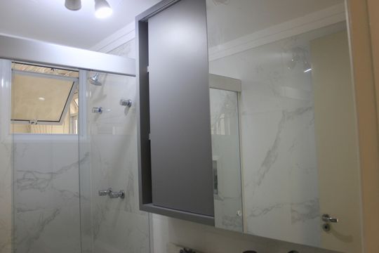 Banheiro social  de apartamento à venda com 3 quartos, 71m² em Picanço, Guarulhos