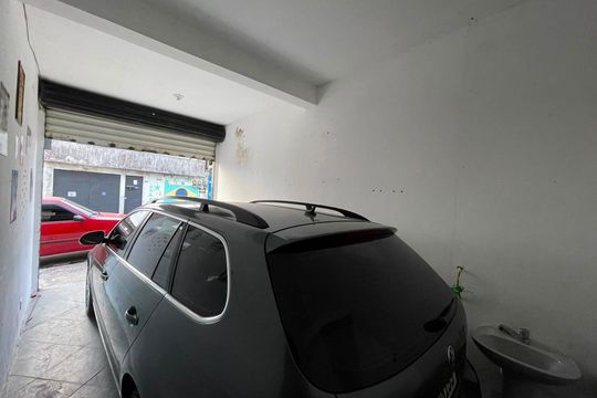 Garagem de casa à venda com 5 quartos, 109m² em Grajaú, São Paulo