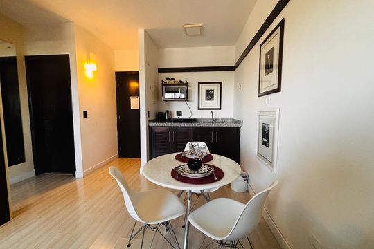 Sala de jantar + cozinha de apartamento à venda com 1 quarto, 39m² em Alphaville Industrial, Barueri