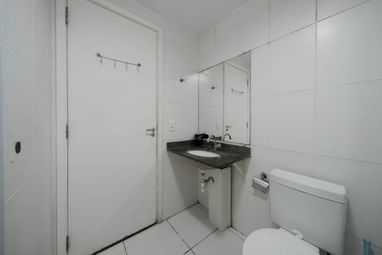 Banheiro de apartamento para alugar com 1 quarto, 34m² em Jardim Santa Teresinha, São Paulo