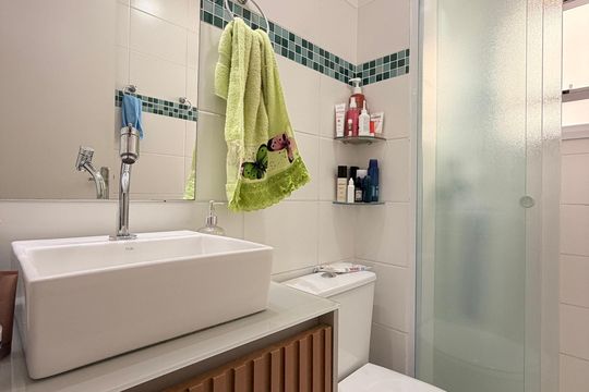 Banheiro Social de apartamento à venda com 2 quartos, 50m² em Vila Nambi, Jundiaí