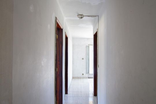 Corredor de casa para alugar com 3 quartos, 70m² em Vila Iara, São Gonçalo