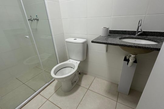 Banheiro Social de apartamento para alugar com 2 quartos, 58m² em Barra Olímpica, Rio de Janeiro