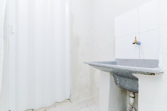 Banheiro de casa para alugar com 1 quarto, 60m² em Vila Itapegica, Guarulhos