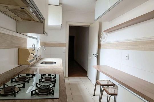 Cozinha de apartamento para alugar com 2 quartos, 38m² em Menino Deus, Porto Alegre