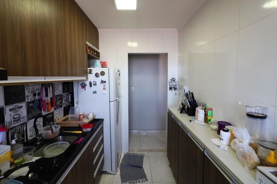Cozinha e Área de Serviço de apartamento para alugar com 2 quartos, 55m² em Jardim Roberto, Osasco