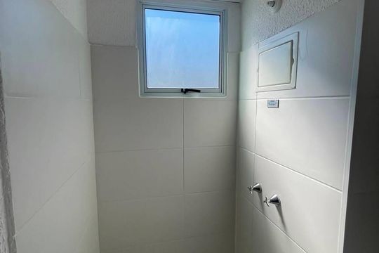 Banheiro de apartamento para alugar com 2 quartos, 42m² em Jardim Paraíso, Nova Iguaçu