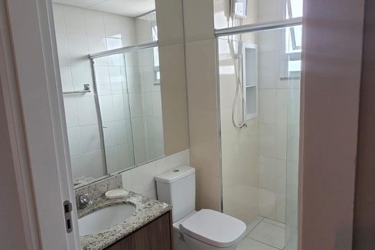 Banheiro de apartamento à venda com 2 quartos, 51m² em Vila Metalúrgica, São Paulo