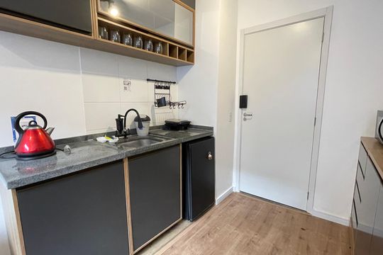 Cozinha de apartamento para alugar com 1 quarto, 25m² em Butantã, São Paulo