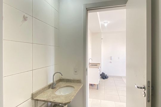 Banheiro de kitnet/studio para alugar com 1 quarto, 36m² em Presidente Altino, Osasco
