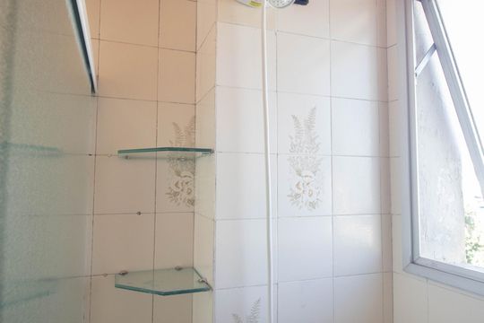 Banheiro social de apartamento à venda com 2 quartos, 70m² em Vila Guilherme, São Paulo