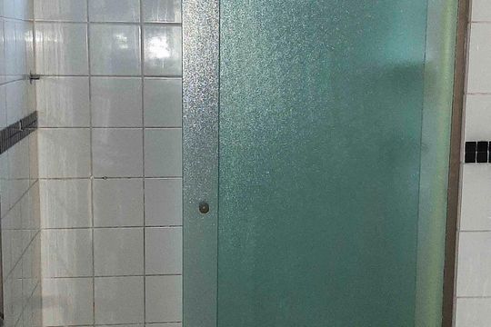 Banheiro de apartamento para alugar com 2 quartos, 60m² em Piratininga, Osasco