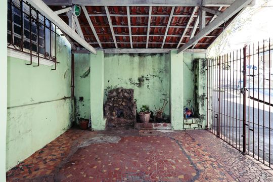 Garagem de casa à venda com 3 quartos, 200m² em Cambuci, São Paulo