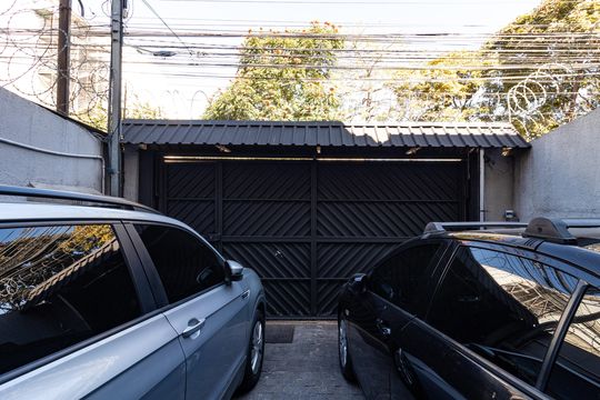 Garagem de casa para alugar com 2 quartos, 200m² em Várzea da Barra Funda, São Paulo