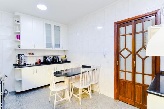 Cozinha de casa à venda com 4 quartos, 245m² em Vila Galvão, Guarulhos